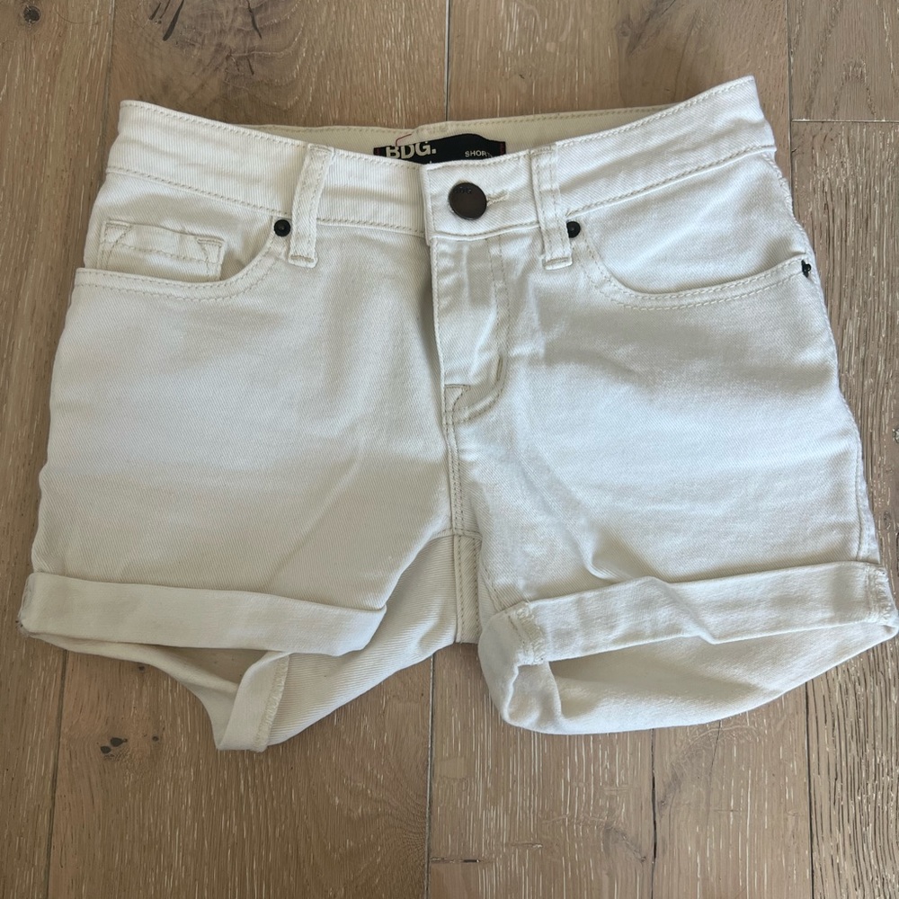 White jean shorts by BDG